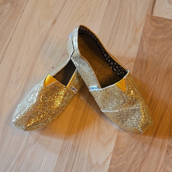 TOMS Gold Glitter Slip-On Shoes - Picture 1 of 2